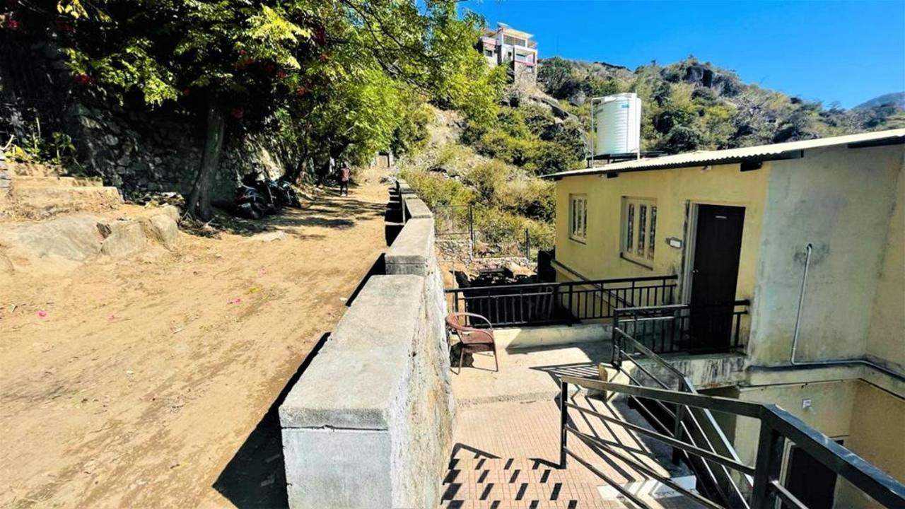 Shikhar Bunglow - A Stunning Valley View Bungalow In Mount Abu Bed & Breakfast ภายนอก รูปภาพ